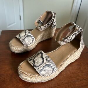Really cute Franco Sarto sandals. In good condition size 6.